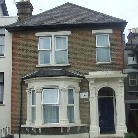 Cedars House Hotel Croydon Dış mekan fotoğraf