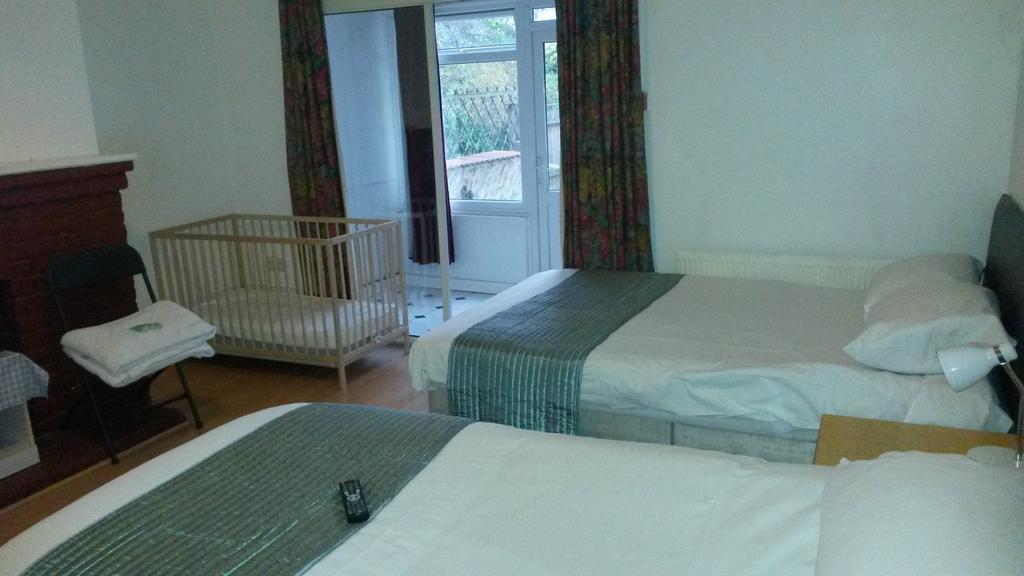 Cedars House Hotel Croydon Oda fotoğraf
