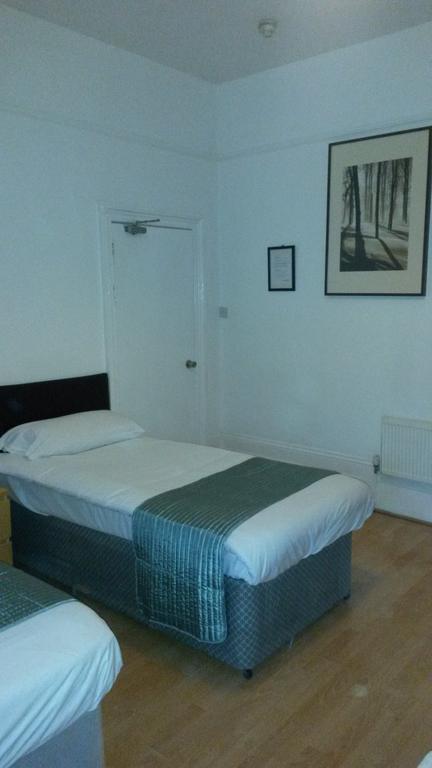 Cedars House Hotel Croydon Oda fotoğraf