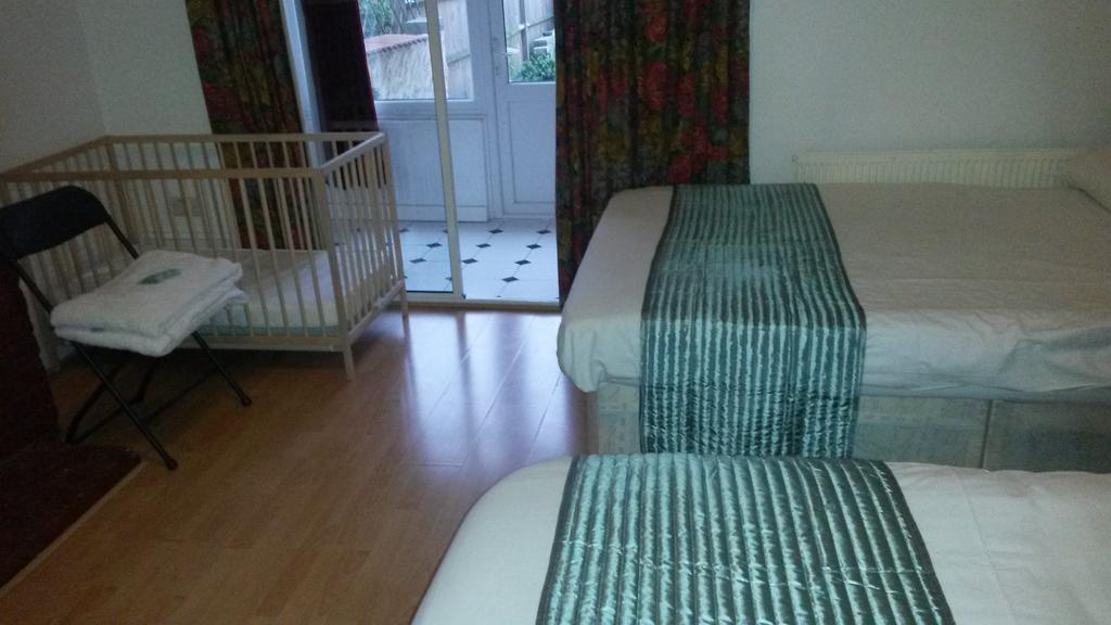 Cedars House Hotel Croydon Oda fotoğraf